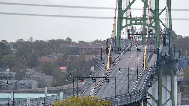 macdonald-bridge-to-close-this-weekend,-mackay-bridge-open-as-usual