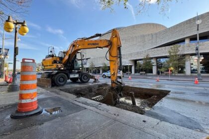 gatineau-double-water-main-breaks-force-closure-of-museum,-buildings