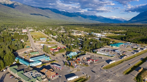 alberta-government-pays-more-than-$300k-to-bc.-village-that-helped-jasper-evacuees