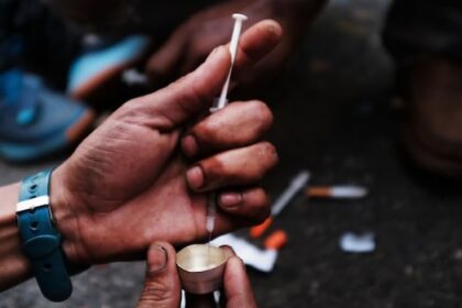 kingston-police-offer-help-instead-of-handcuffs-to-tackle-open-drug-use