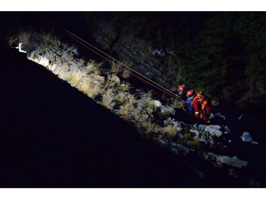 first-responders-rescue-woman-trapped-on-middle-cove-beach-cliff-sunday-night