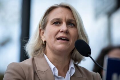 ‘no-chains’:-elenore-sturko-speaks-out-after-ousting-from-bc.-conservative-caucus
