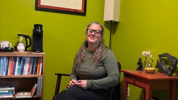 iqaluit-therapist-pushes-for-nunavut’s-private-practitioners-to-be-part-of-counselling-service
