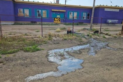 sewage-and-fear-linger-in-richmound-after-cult-compound-raid,-mayor-says
