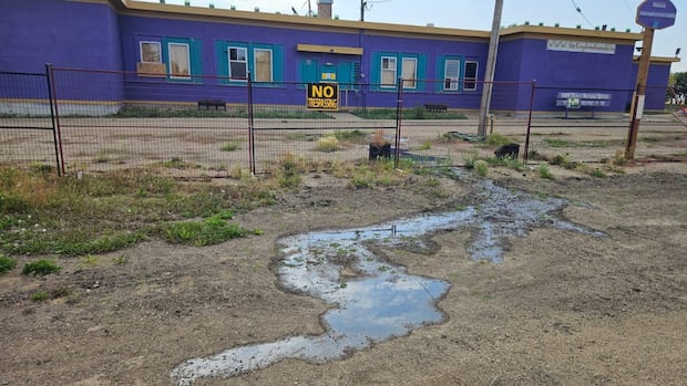 sewage-and-fear-linger-in-richmound-after-cult-compound-raid,-mayor-says