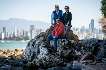 beloved-giant-log-will-remain-at-vancouver-beach-after-community-outcry
