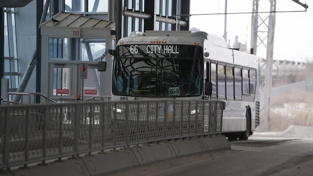 winnipeg-transit-to-extend-bus-hours-after-late-night-commuters-raise-concerns