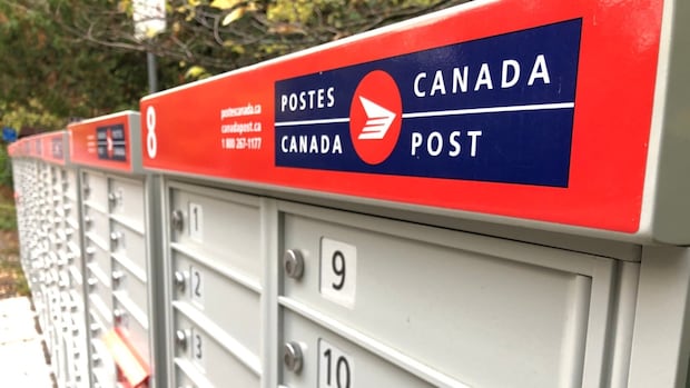 liberal-government-frees-canada-post-to-end-home-delivery,-close-some-post-offices