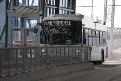 mayor-asks-winnipeg-transit-to-cost-out-extension-of-late-night-bus-service