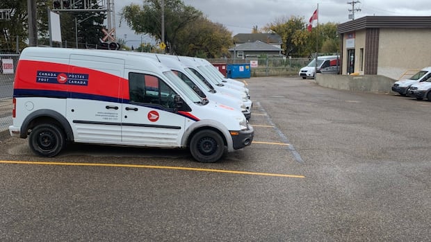 canada-post-using-feds-to-strongarm-workers,-says-regina-union-president