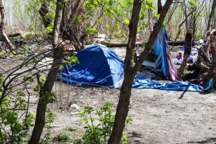 most-winnipeggers-want-limitations-on-homeless-encampments,-poll-suggests