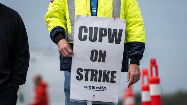 manitoba-patients-to-get-health-appointment-notices-by-phone,-email-during-canada-post-strike