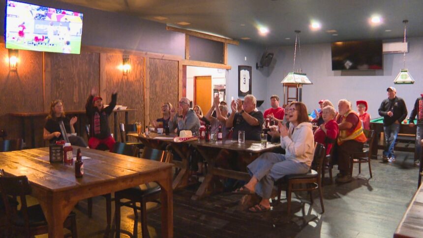 watch-alysha-corrigan’s-family-cheer-her-on-as-canada-plays-england-for-gold-in-the-women’s-rugby-world-cup-final-saturday