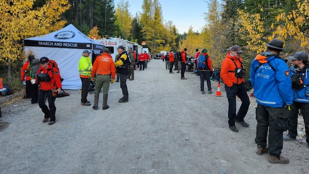 search-continues-‘shoulder-to-shoulder’-for-6-year-old-who-went-missing-near-alberta-bc.-boundary
