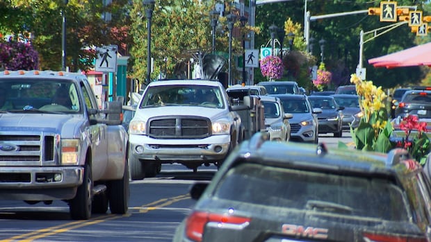 wolfville-studying-‘nutty’-traffic-congestion-along-main-street