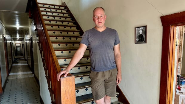 supporters-step-up-after-vandalism-sets-back-man-restoring-shaunavon’s-grand-hotel