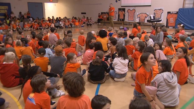 keep-learning,-even-when-it’s-difficult:-winnipeg-school-marks-orange-shirt-day