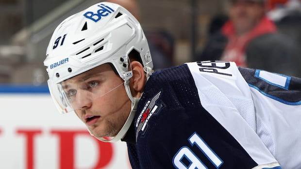 jets-forward-cole-perfetti-looks-back-at-‘manitoba-miracle’-game-7-goal-ahead-of-2025-26-regular-season