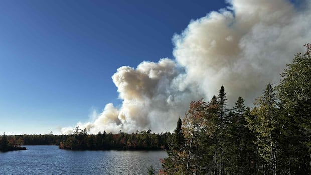 more-homes-evacuated-as-wildfire-burns-in-kings-county