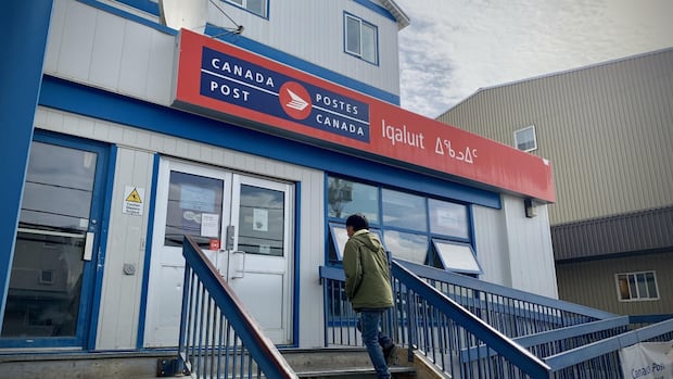 for-remote-indigenous-communities,-canada-post-is-a-‘lifeline’