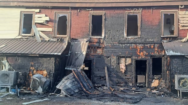 4-families-displaced-after-windsor-apartment-fire