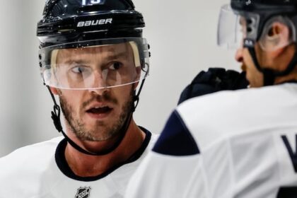 start-of-winnipeg-jets’-1st-season-with-jonathan-toews-on-roster-a-reminder-of-bond-between-player,-hometown