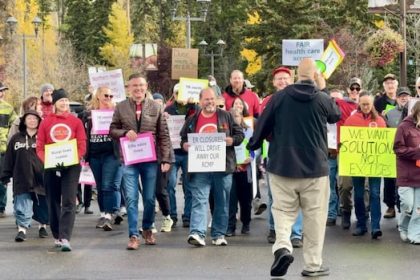 tumbler-ridge-residents-take-to-the-streets-to-protest-emergency-care-cuts