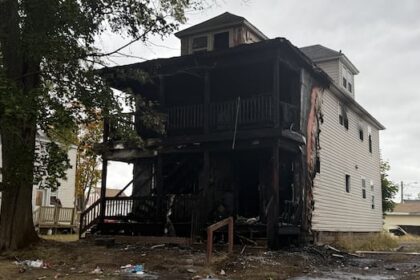 2-people-rescued-from-early-morning-house-fire-in-downtown-moncton