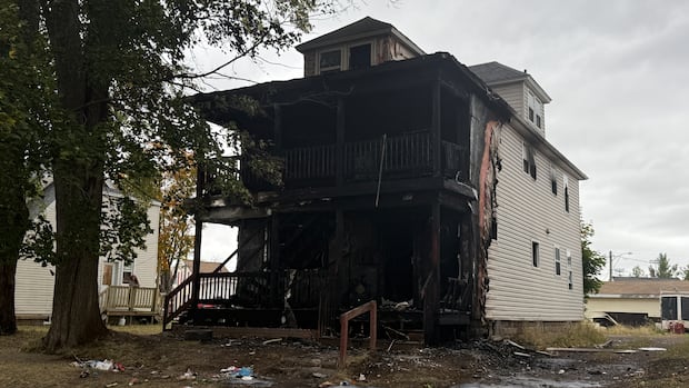 2-people-rescued-from-early-morning-house-fire-in-downtown-moncton