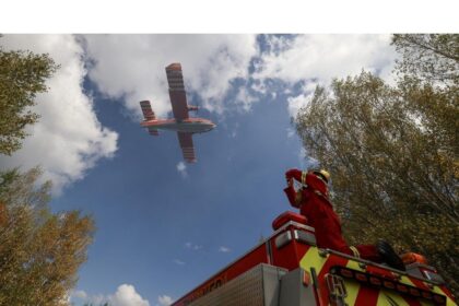 crews-trying-to-keep-lake-george-wildfire-from-reaching-homes-and-cottages