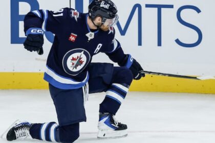 winnipeg-jets-lose-season-opener-to-dallas-stars,-despite-late-rally,-kyle-connor-hat-trick