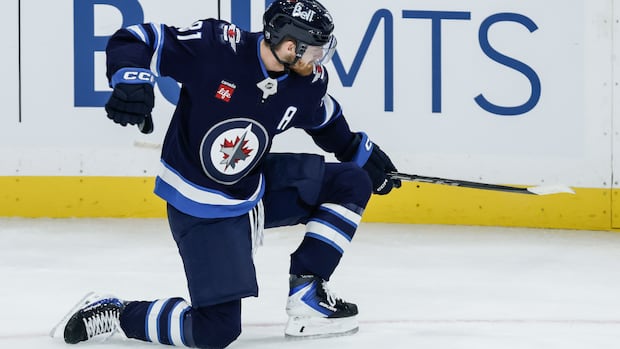 winnipeg-jets-lose-season-opener-to-dallas-stars,-despite-late-rally,-kyle-connor-hat-trick