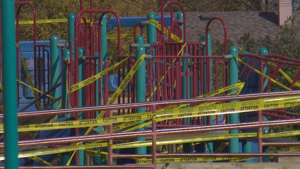 closure-of-north-kildonan-elementary-school’s-play-structure-‘heartbreaking,’-parents-say