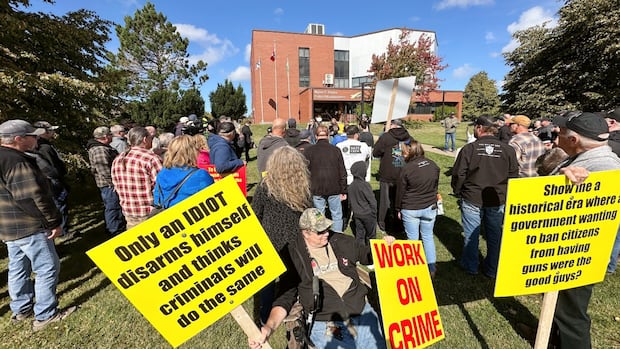 opponents-of-federal-gun-buyback-program-rally-outside-cape-breton-police-hq