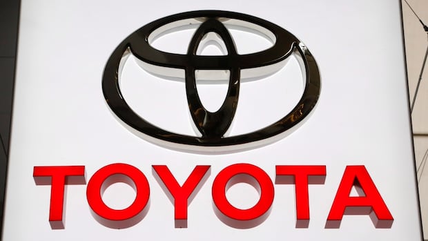 toyota-recalling-over-32,700-vehicles-in-canada-over-rearview-camera-defect