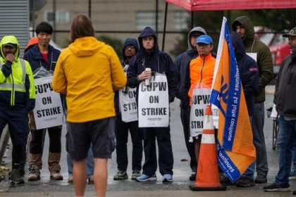 canada-post-union-says-it-will-move-from-nationwide-strike-action-to-rotating-strikes-on-saturday