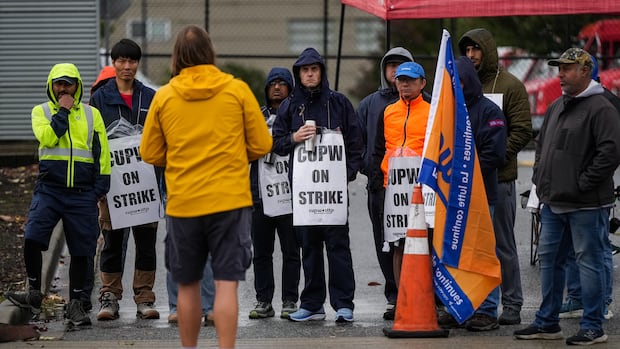 canada-post-union-says-it-will-move-from-nationwide-strike-action-to-rotating-strikes-on-saturday
