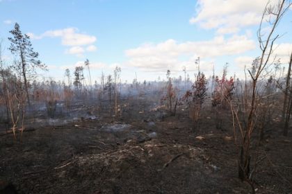 officials-ask-people-to-‘stay-the-heck-out’-of-evacuation-zones-near-lake-george-wildfire