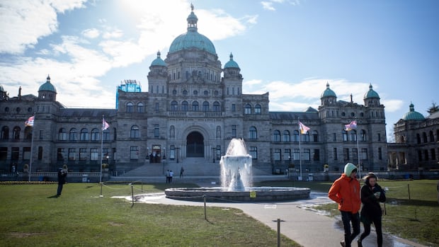 fall-legislative-session-kicks-off-with-4-political-parties,-backdrop-of-labour-unrest