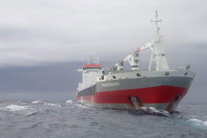 salvage-operation-begins-to-free-cargo-ship-thamesborg-grounded-in-northwest-passage