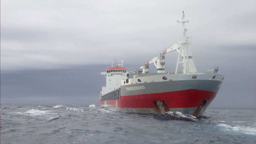 salvage-operation-begins-to-free-cargo-ship-thamesborg-grounded-in-northwest-passage