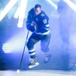 jonathan-toews’s-return-nhl-greeted-with-loud-cheers-during-debut-with-hometown-winnipeg-jets