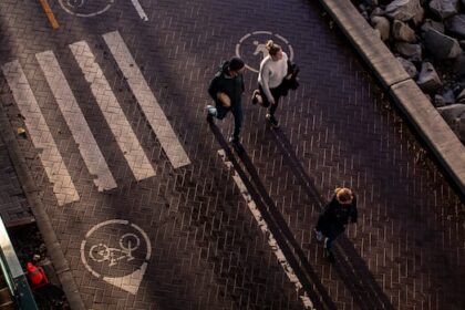 3-people-stabbed-on-vancouver-seawall,-police-searching-for-suspect