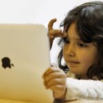 more-screen-time-linked-to-lower-test-scores-for-elementary-students,-study-finds