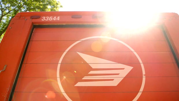 canada-post-workers-will-return-to-work,-hoping-canadians-take-up-their-cause