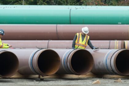 majority-of-canadians-including-bc.-residents-support-albertas-pipeline-push,-poll-finds