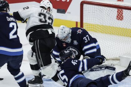 jets-notch-3-2-victory-over-kings-in-winnipeg
