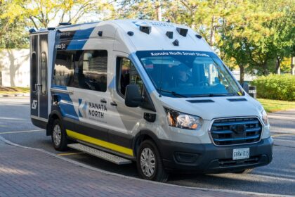a-new-shuttle-bus-is-taking-to-the-streets-in-kanata,-one-that-drives-itself