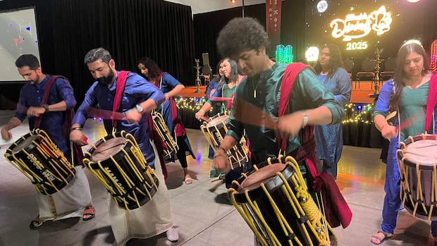 winnipeggers-celebrate-diwali-with-event-open-to-all-at-rbc-convention-centre