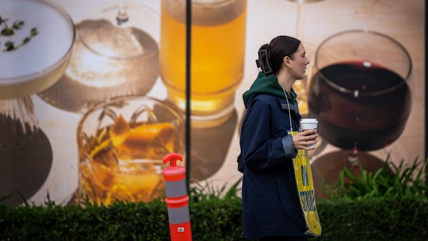 striking-bc.-public-service-workers-expand-pickets-again-to-more-liquor-stores
